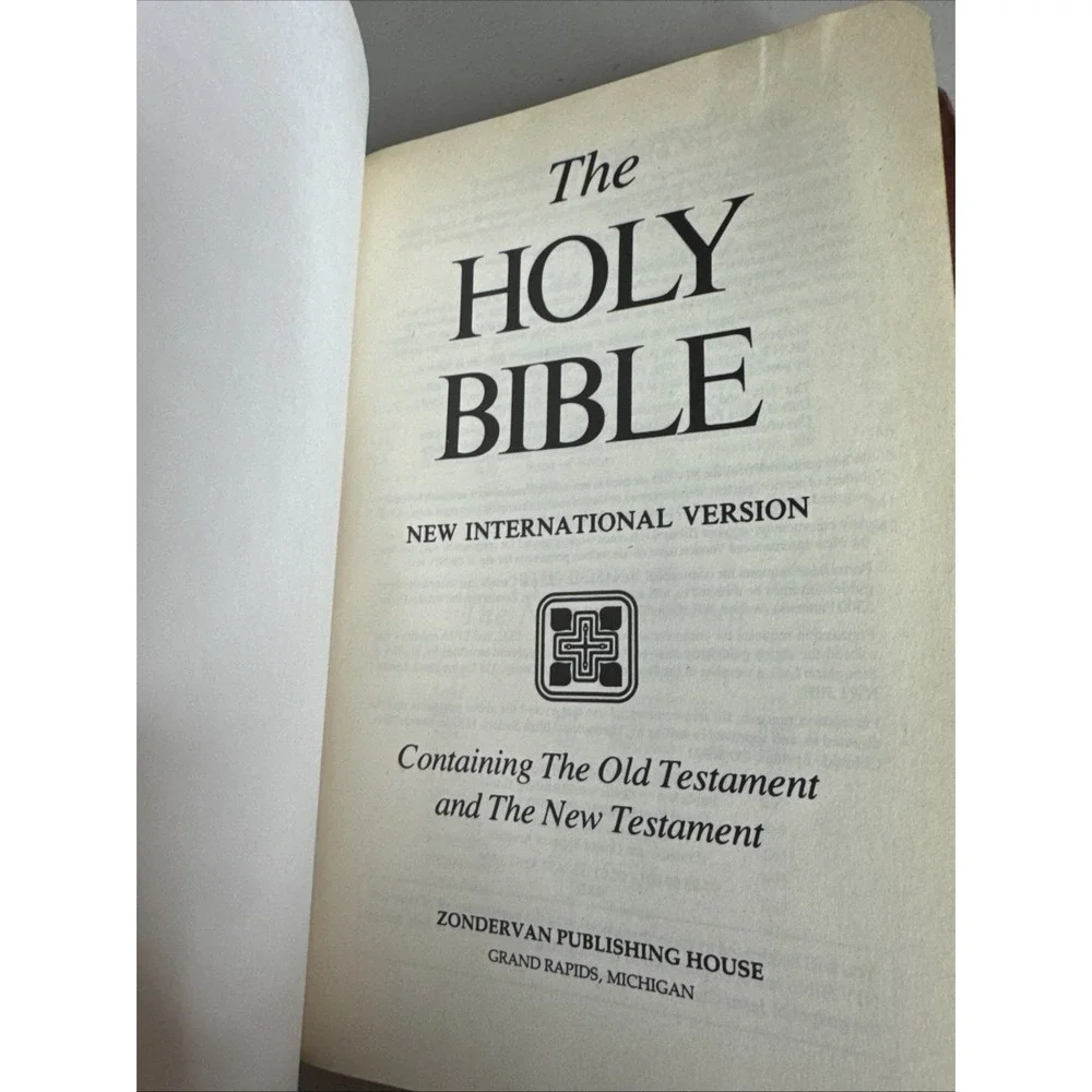 Zondervan New International Version Bible NIV Red Helps Imitation Leather Gift